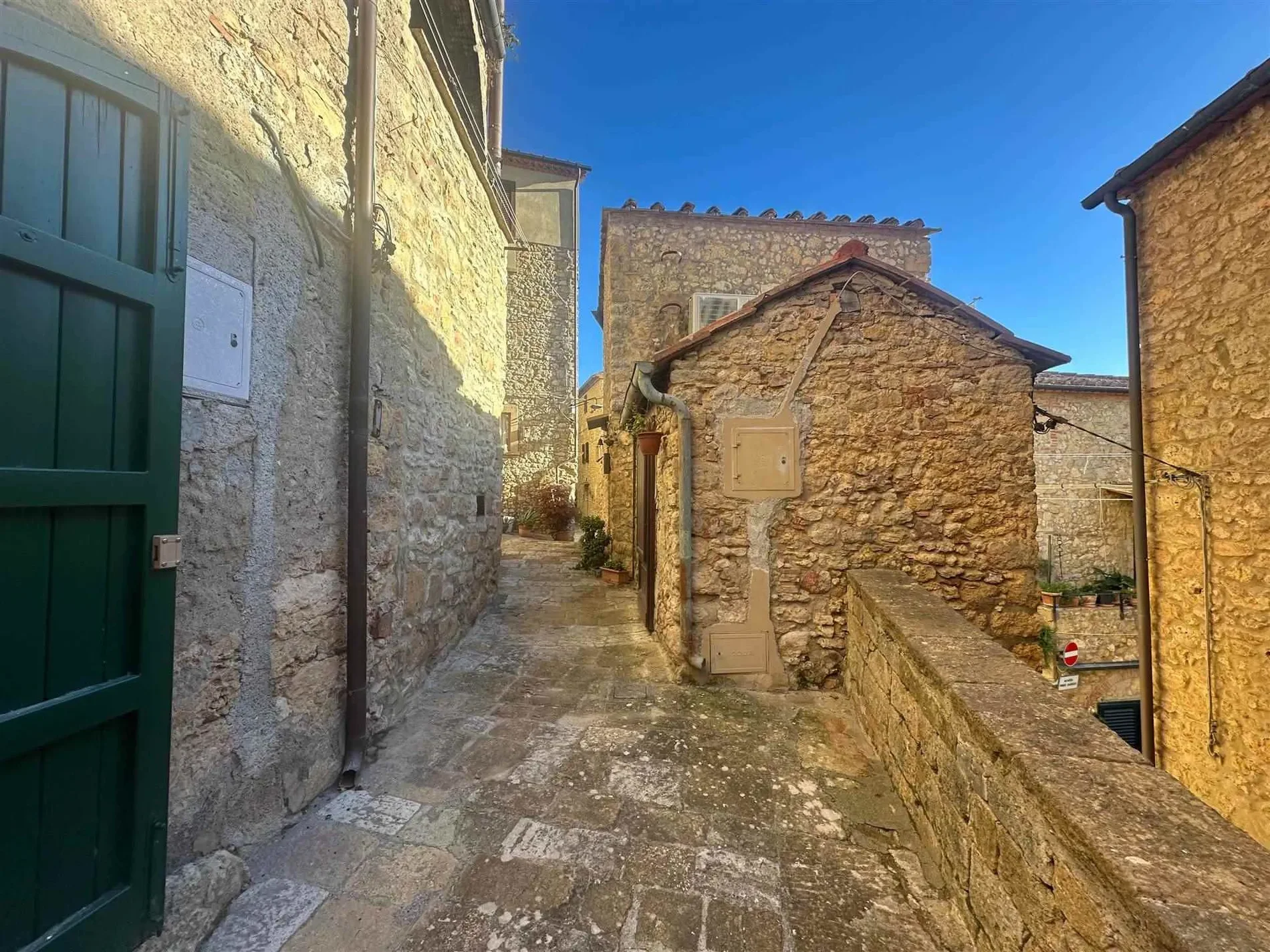 Exterior photo 10