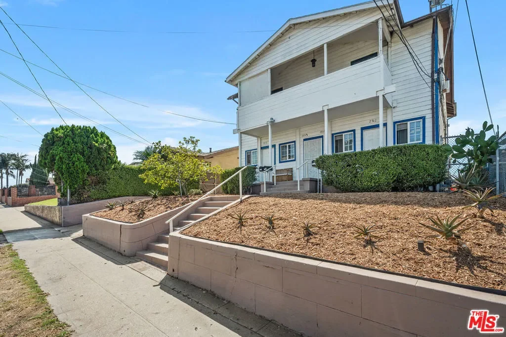 2810 E 6th Street, Los Angeles, California, United States. - Photo 1