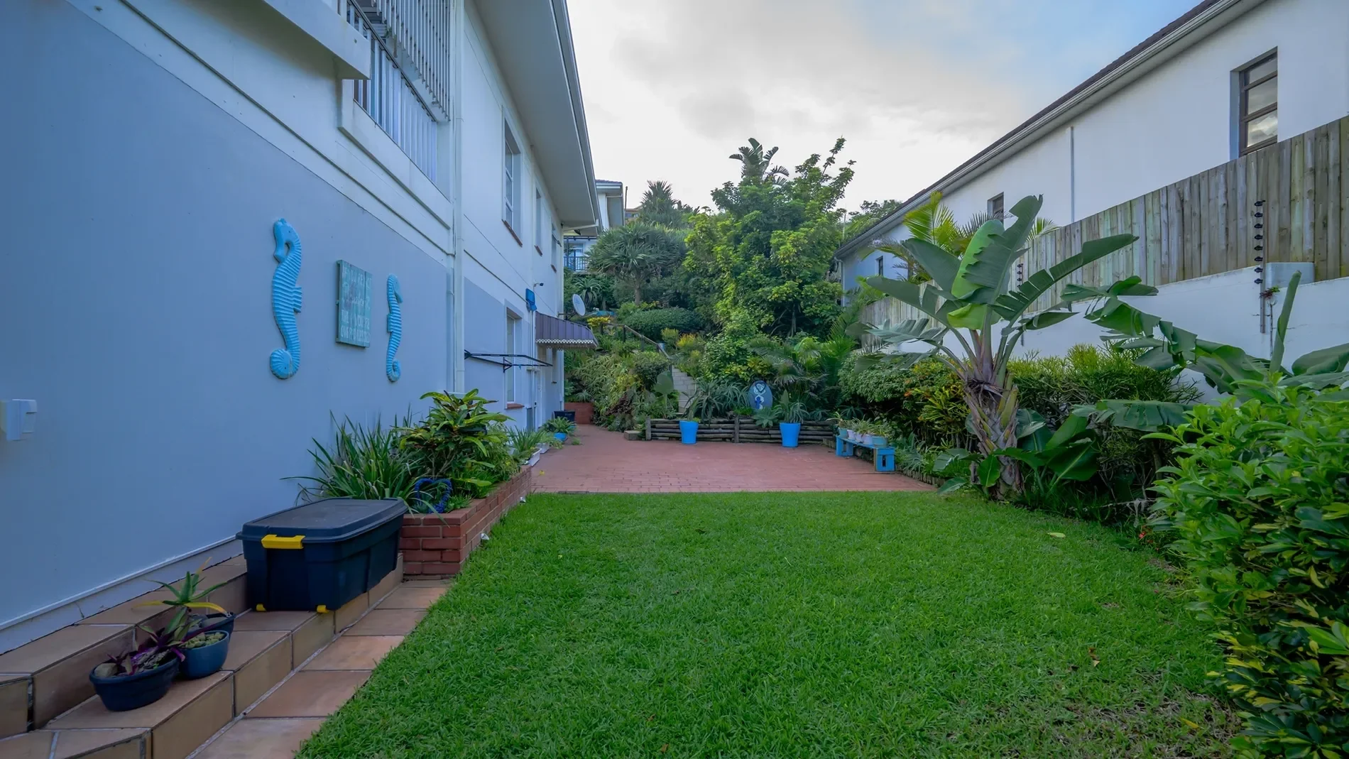 Exterior photo 10