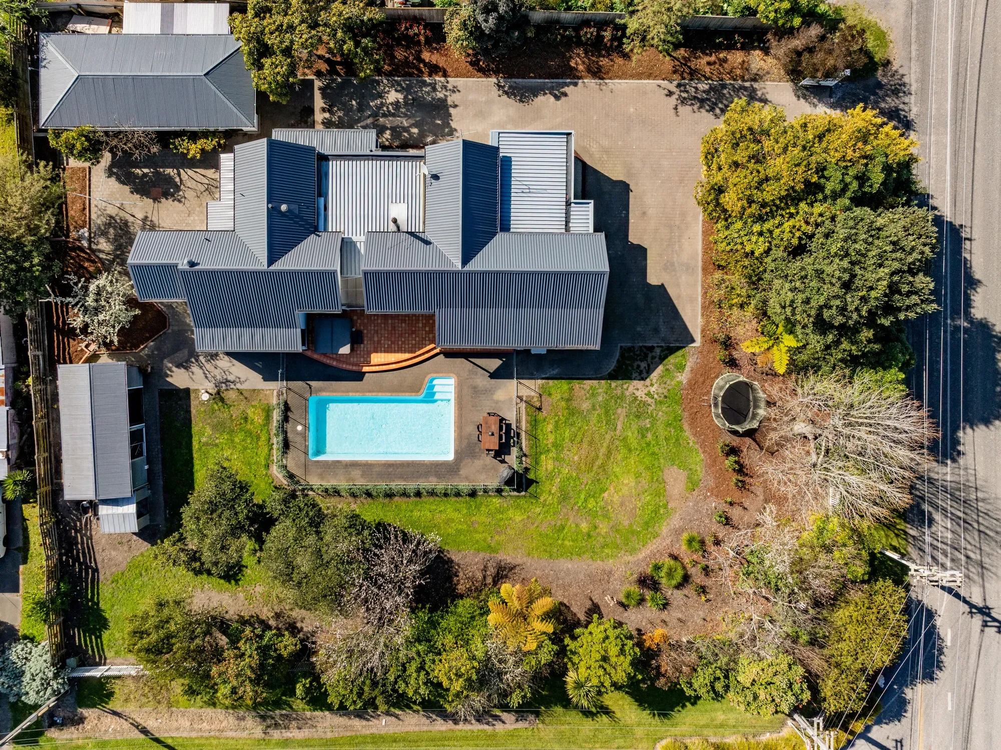 Exterior photo 6