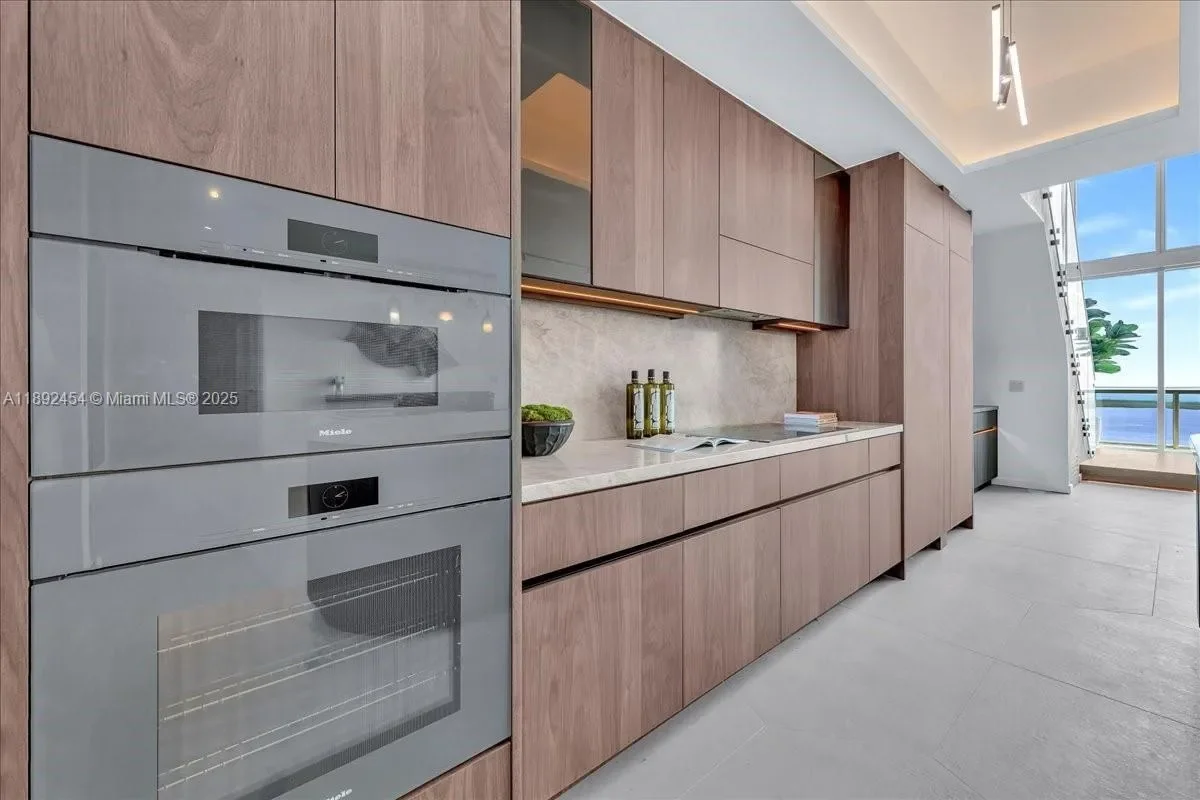 888 Biscayne Blvd #PH 5704, Miami, FL 33132, Miami, Florida, United States. - Photo 17