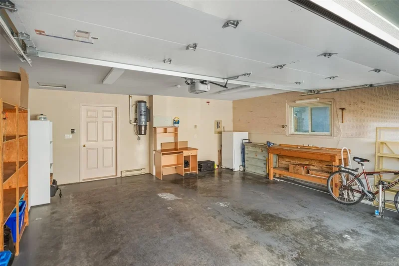 10084 Third St 6, Sidney, British Columbia, Canada. - Photo 8