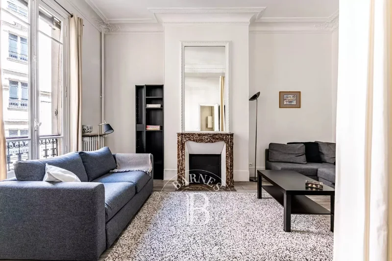 PARIS 8 - COURCELLES - 2 ROOM FLAT