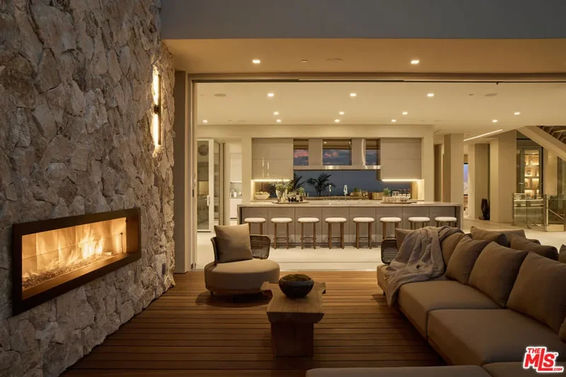 1615 Blue Jay Way, Los Angeles, California, United States. - Photo 18