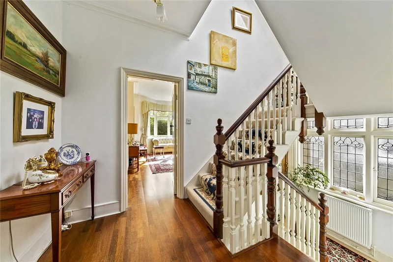 Queens Road, Richmond, TW10, Richmond, England, United Kingdom. - Photo 2