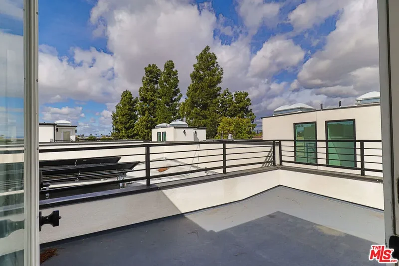 11810 Gilmore Street, Los Angeles, California, United States. - Photo 6