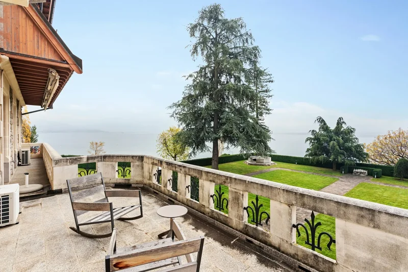 Mansion With The Character Of Yesteryear, Exceptional Location!