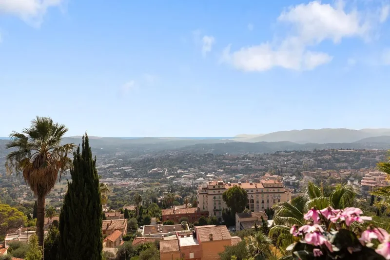 Grasse, Provence-Alpes-Côte d'Azur, France. - Photo 2