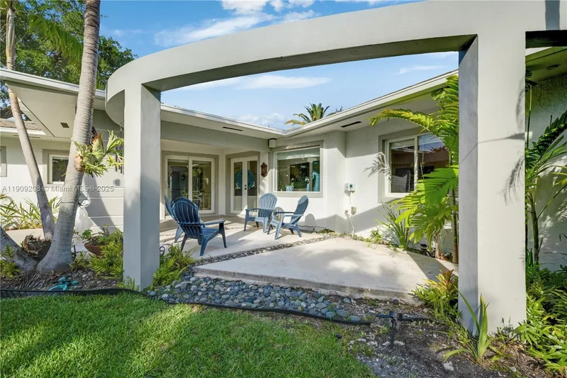1616 S Bayshore Dr, Miami, Florida, United States. - Photo 11