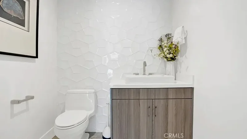 741 N Gramercy, Los Angeles, California, United States. - Photo 17