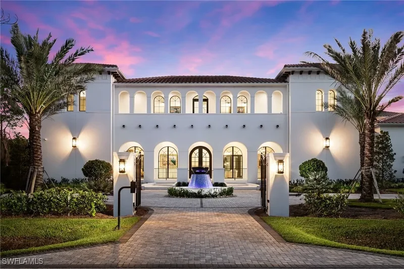 Single Family Residence in Naples