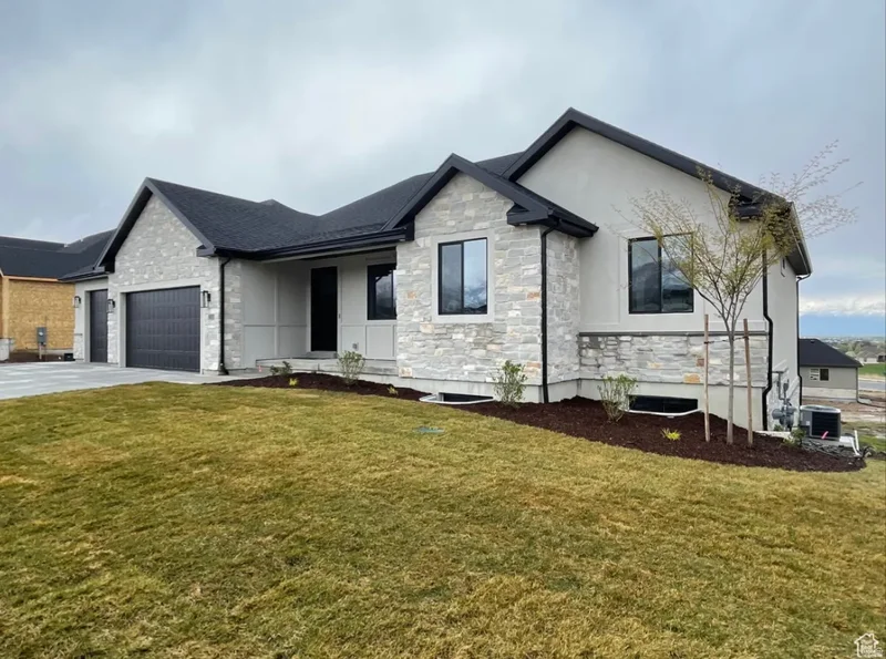 Single Family Residence in Salem