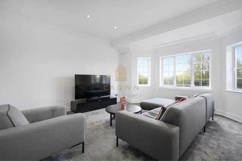 Fan Court, Longcross, Chobham, England, United Kingdom. - Photo 22
