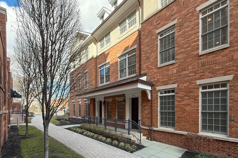 Lofty, Light Filled Living Within The Residences Of Palmer Square