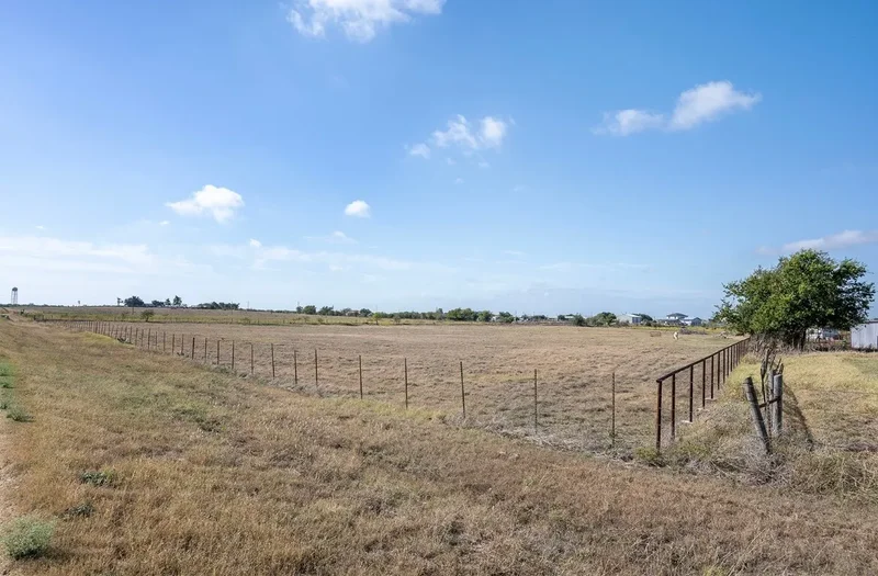 1833 County Road 305, Jarrell, TX 76537, Jarrell, Texas, United States. - Photo 6