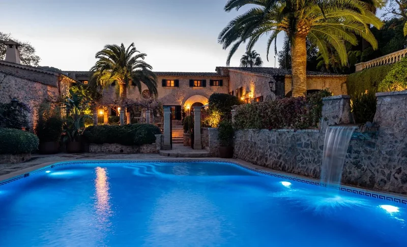 Historic mansion in excellent condition with complete privacy in Establiments