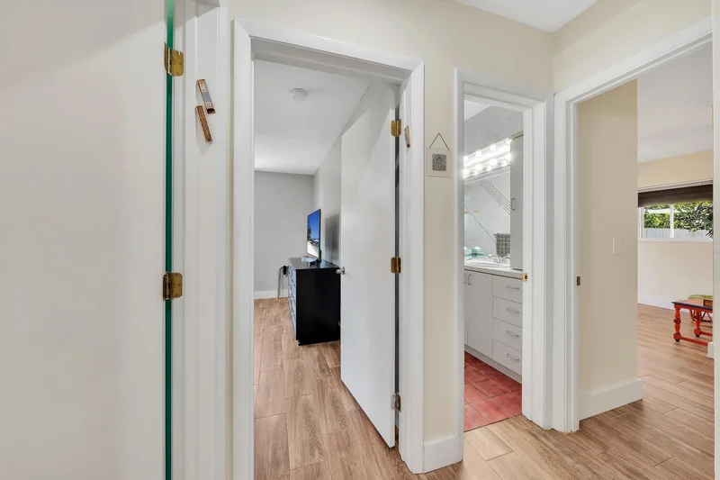 1870 NE 197th Ter, North Miami Beach, Florida, United States. - Photo 5