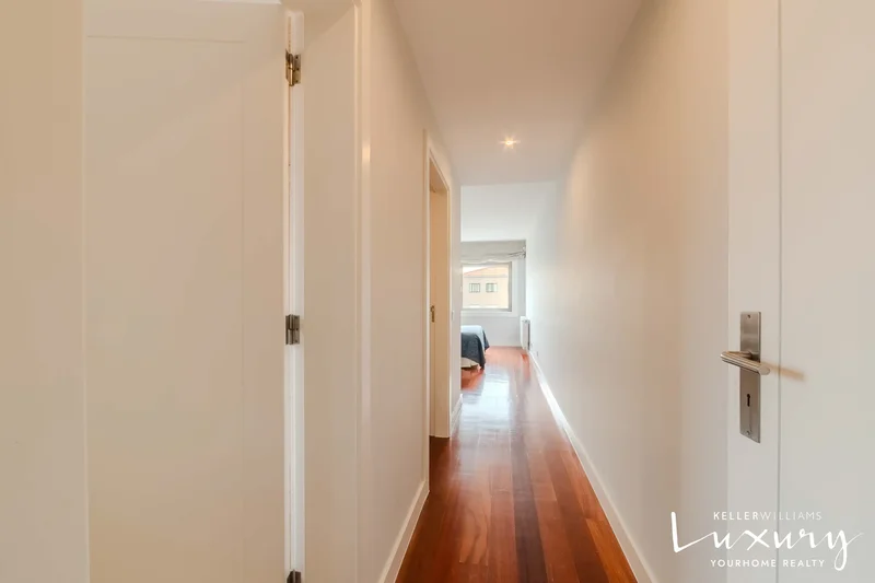 Exclusivo T4 Duplex na Foz em condomínio e com 4 lugares de garagem