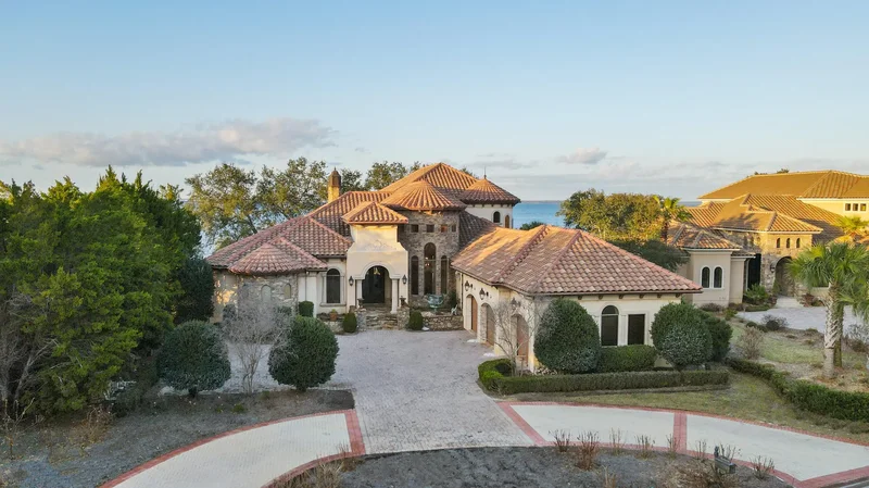 Single Family Residence in Destin