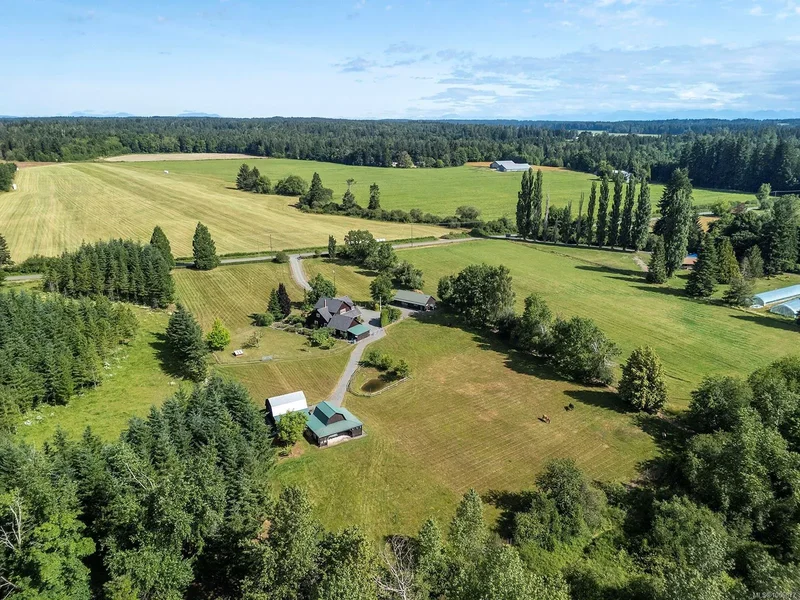 3713 Dove Creek Rd, Courtenay, British Columbia, Canada. - Photo 49
