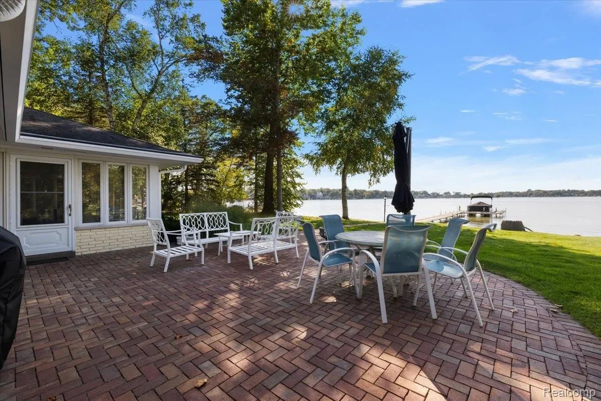 2236 Locklin Lane, West Bloomfield Charter Township, MI 48324, Orchard Lake Village, Michigan, United States. - Photo 28