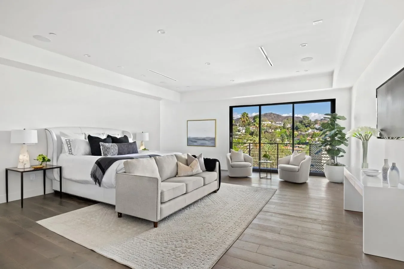 2311 Vasanta Way, Los Angeles, California, United States. - Photo 3