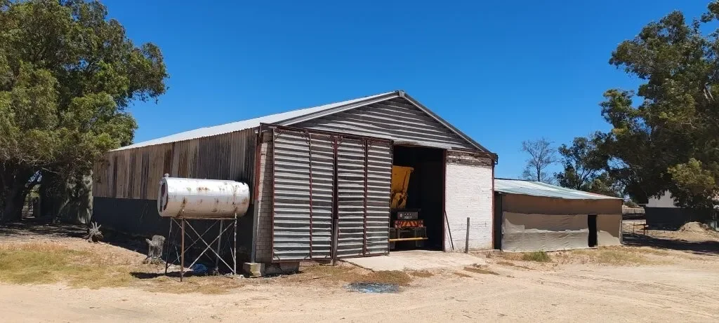 Exterior photo 4
