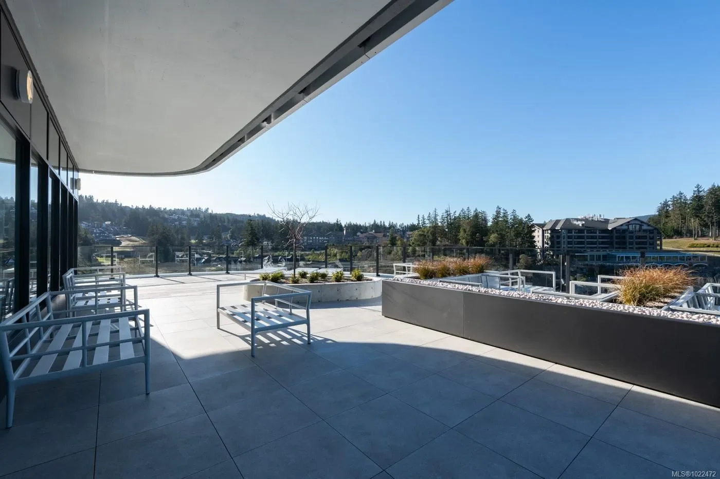Exterior photo 6