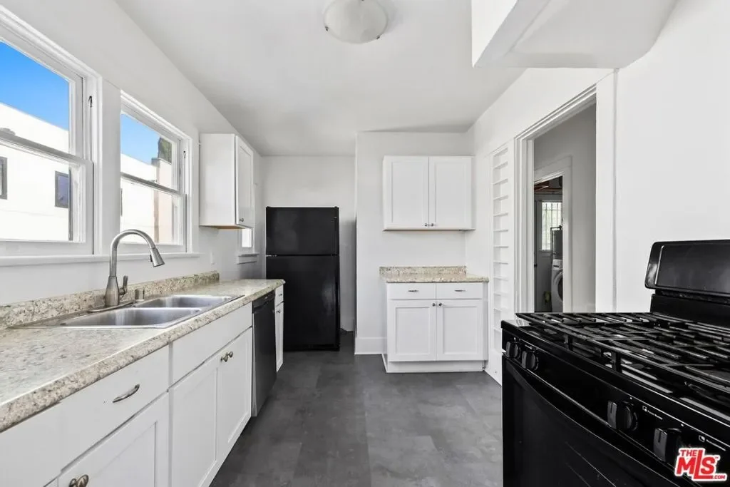 718 N Hoover Street, Los Angeles, California, United States. - Photo 3