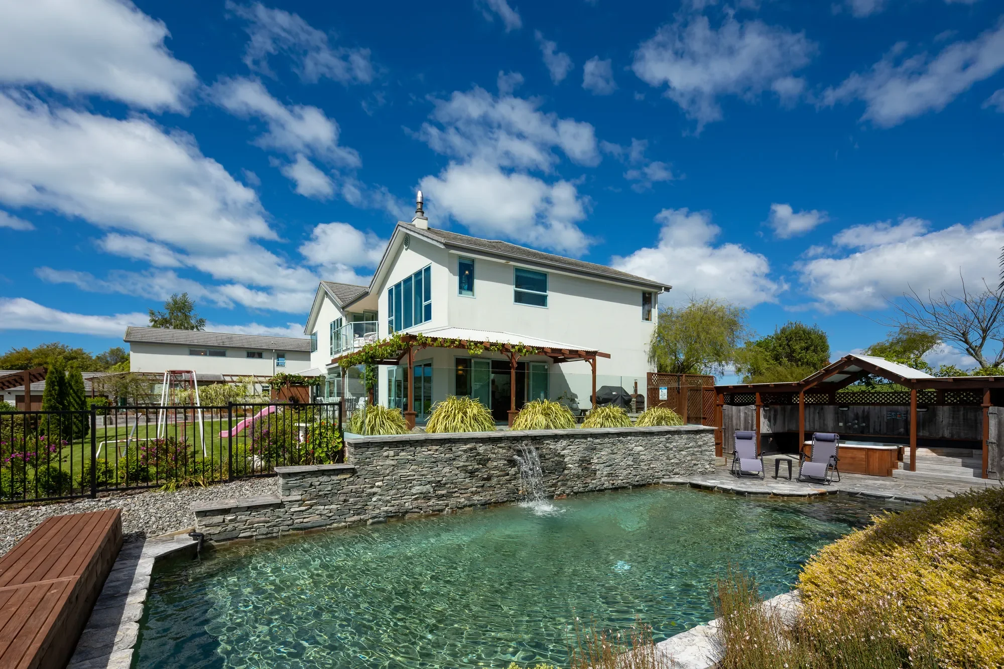 Exterior photo 10