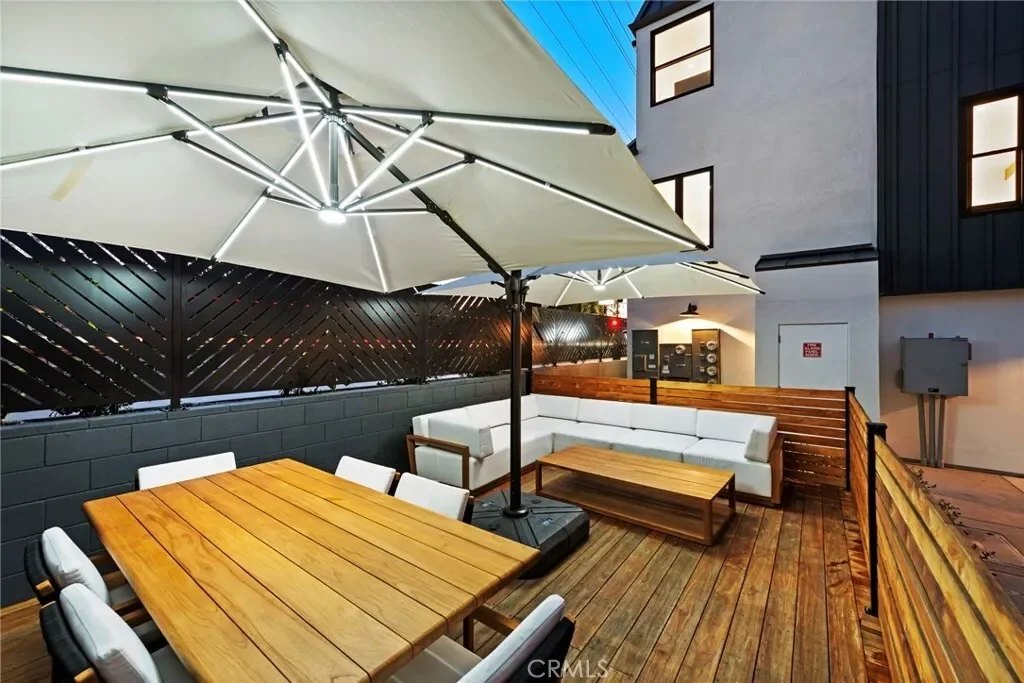 Exterior photo 3