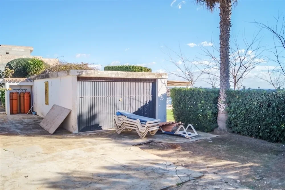 Exterior photo 8