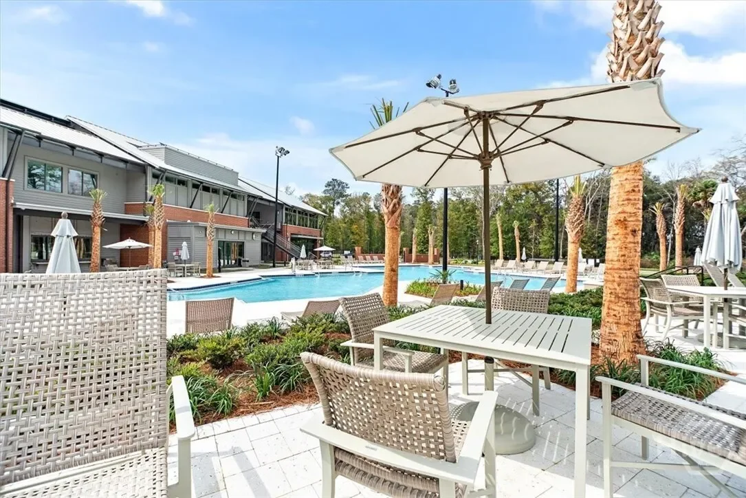 Single Family Residence in Richmond Hill