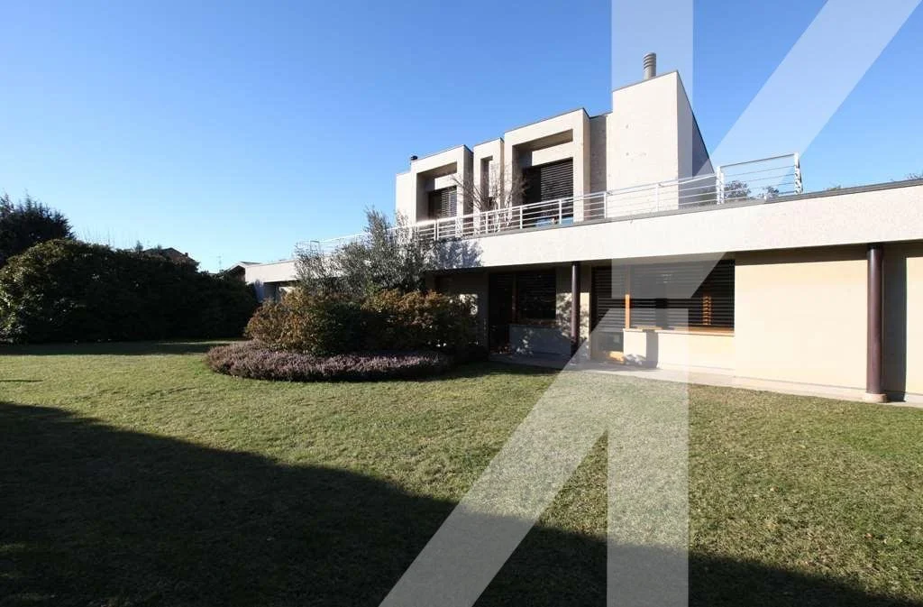 Exterior photo 12