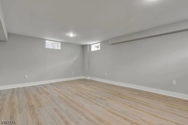 35 Bellewood Pl, Elizabeth City, NJ 07208, Elizabeth, New Jersey, United States. - Photo 40