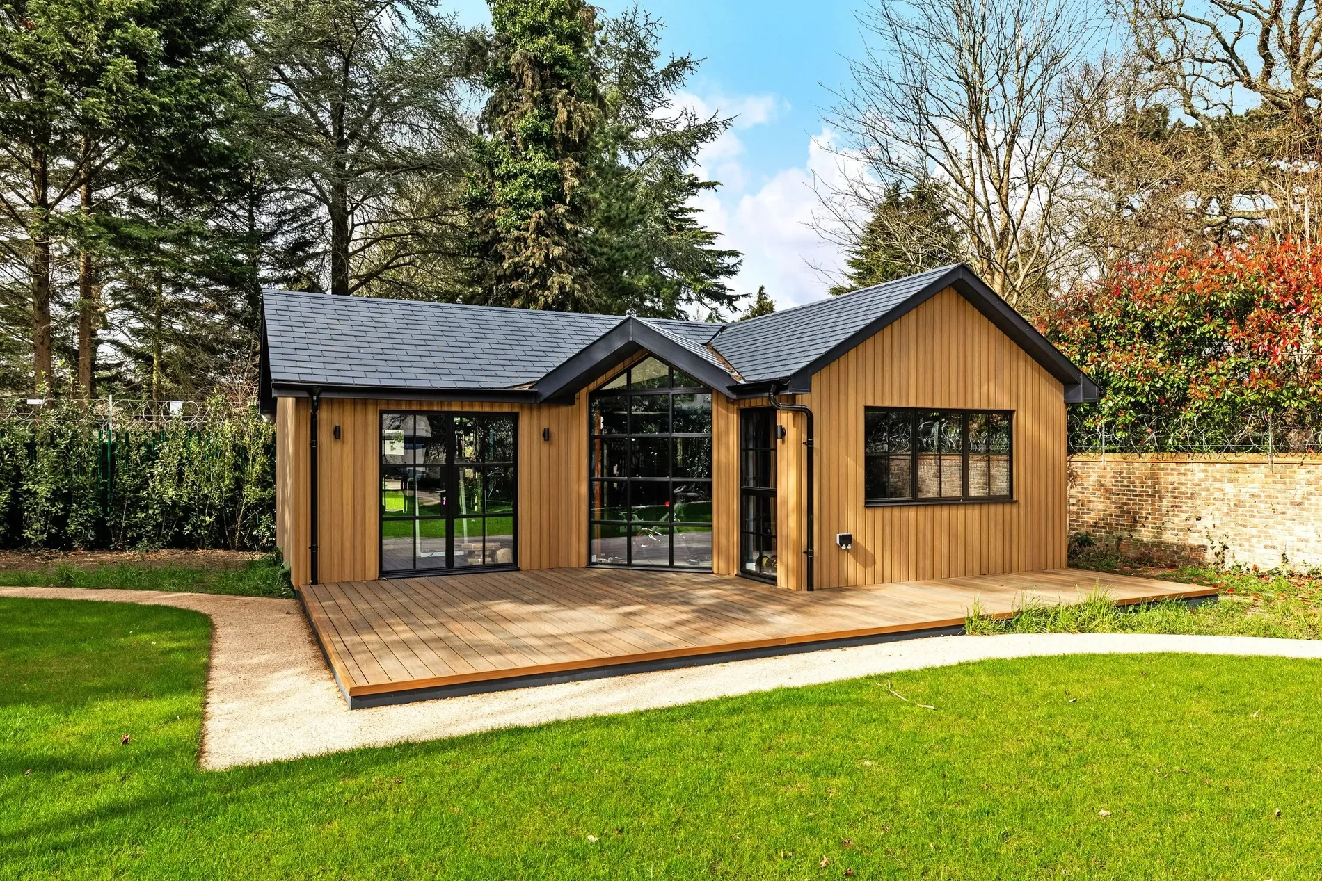 Exterior photo 6