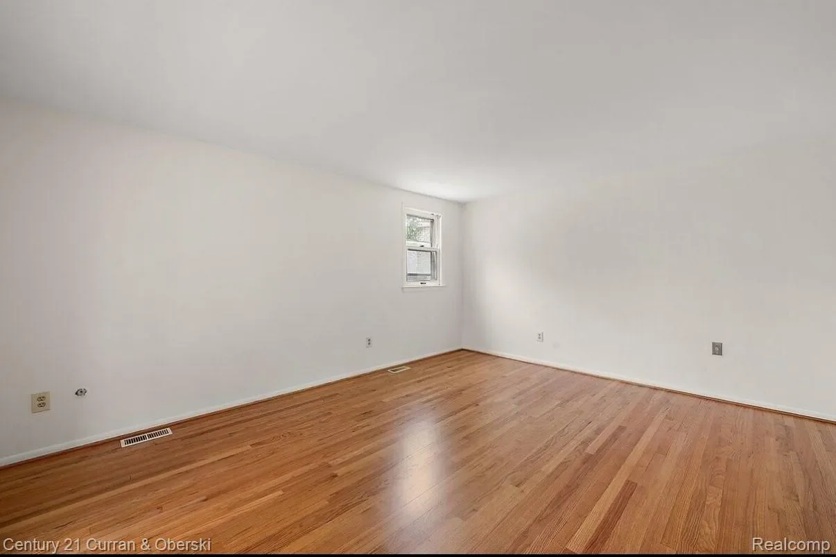 26004 Shirley Lane, Dearborn Heights, MI 48127, Dearborn, Michigan, United States. - Photo 7