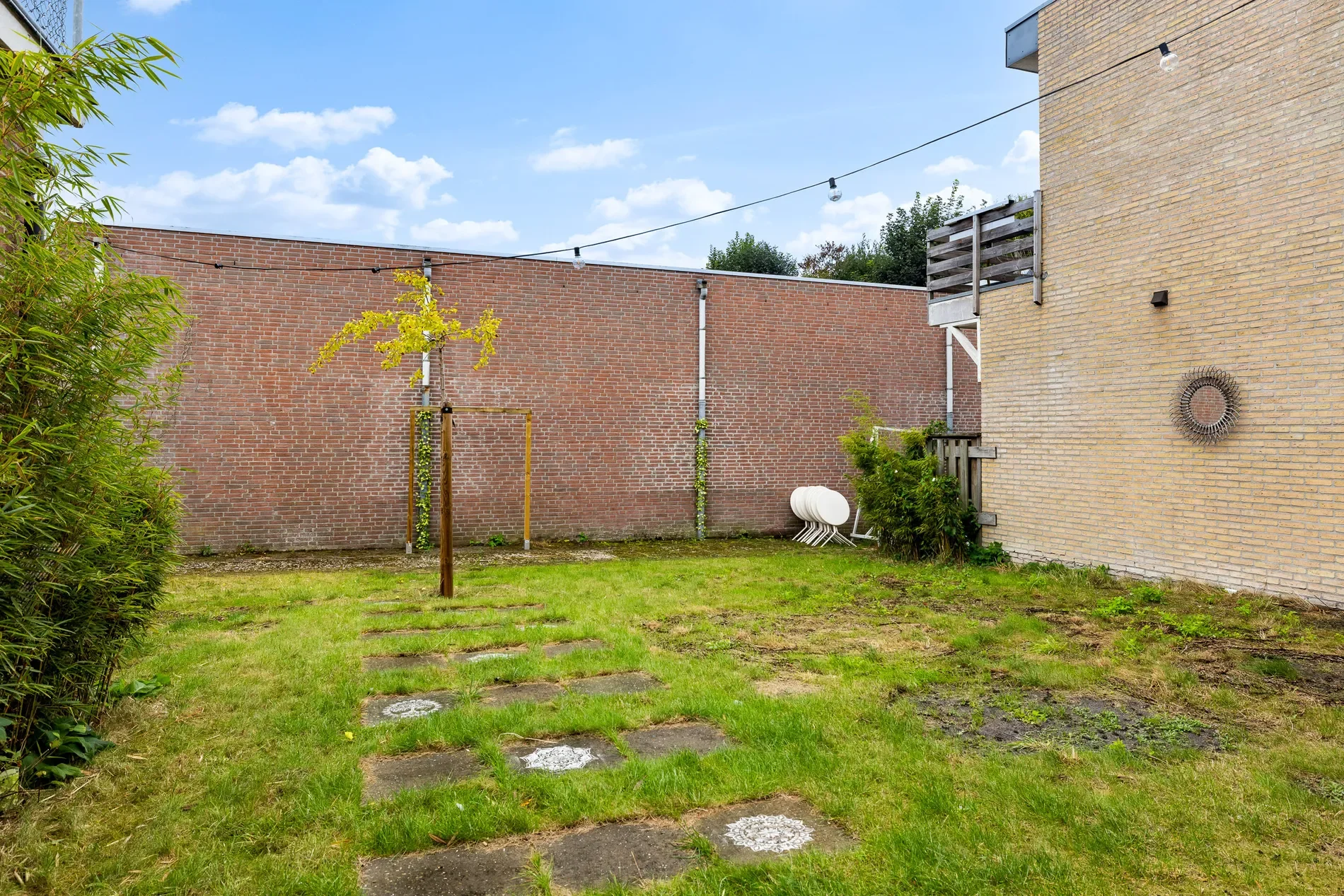 Exterior photo 6