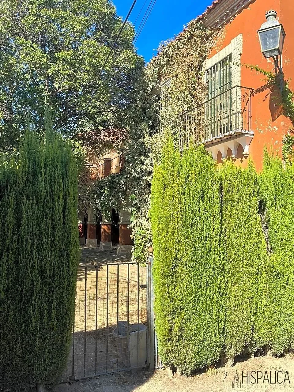 Exterior photo 12