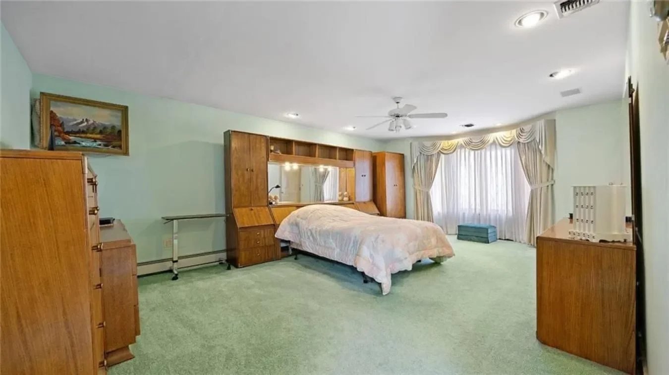 16 Nicolosi, New York, New York, United States. - Photo 3