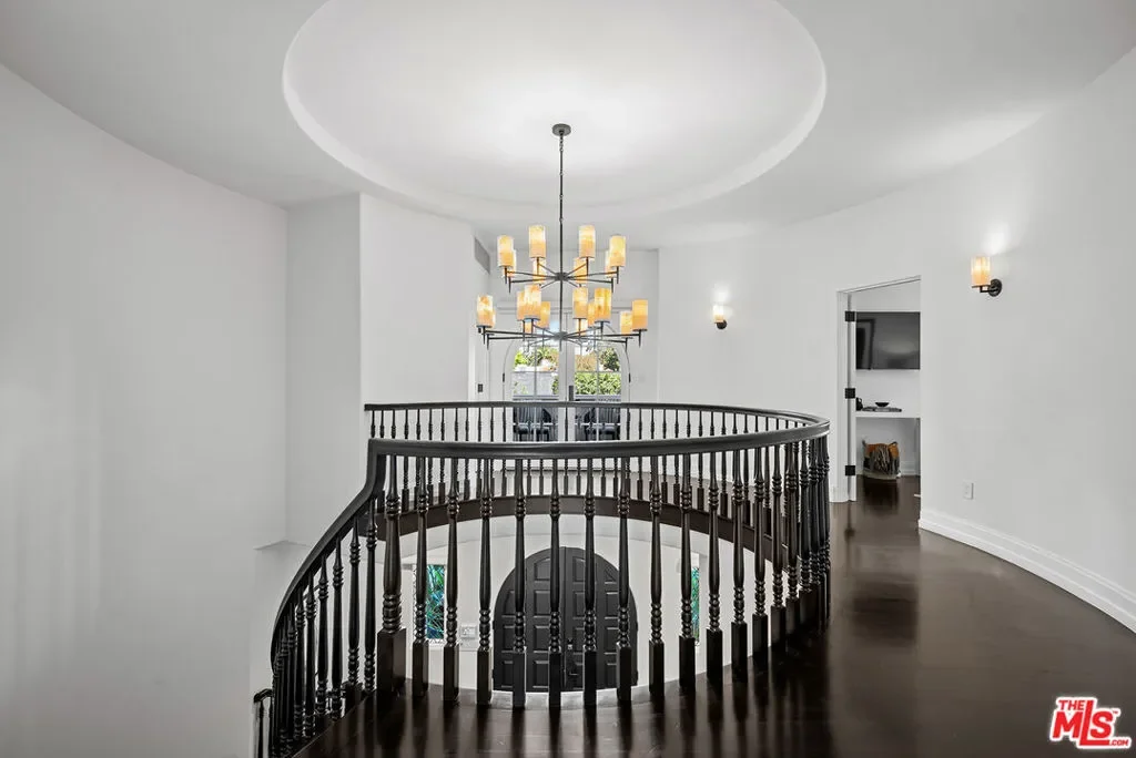 9928 Toluca Lake Avenue, Los Angeles, California, United States. - Photo 45