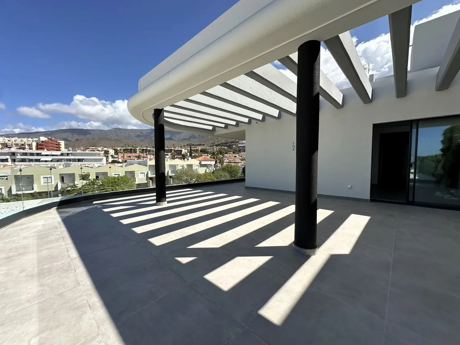 Exterior photo 3