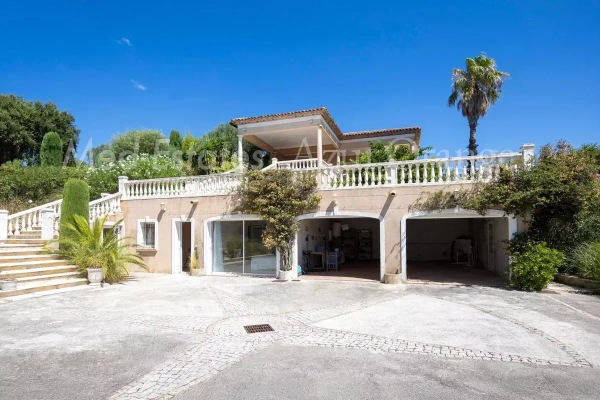 Exterior photo 8