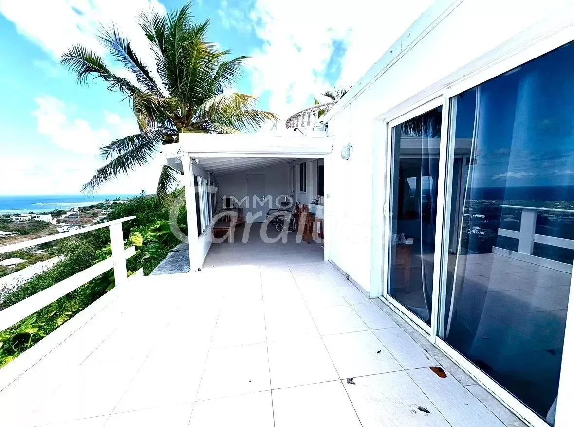Exterior photo 6
