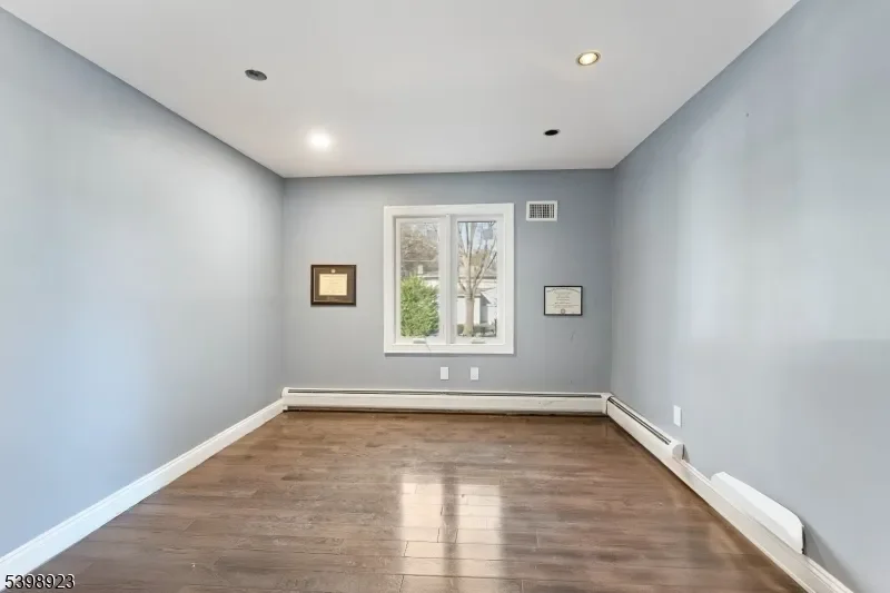 17 Rolling Hill Way, Clark Twp., NJ 07066, Clark, New Jersey, United States. - Photo 16