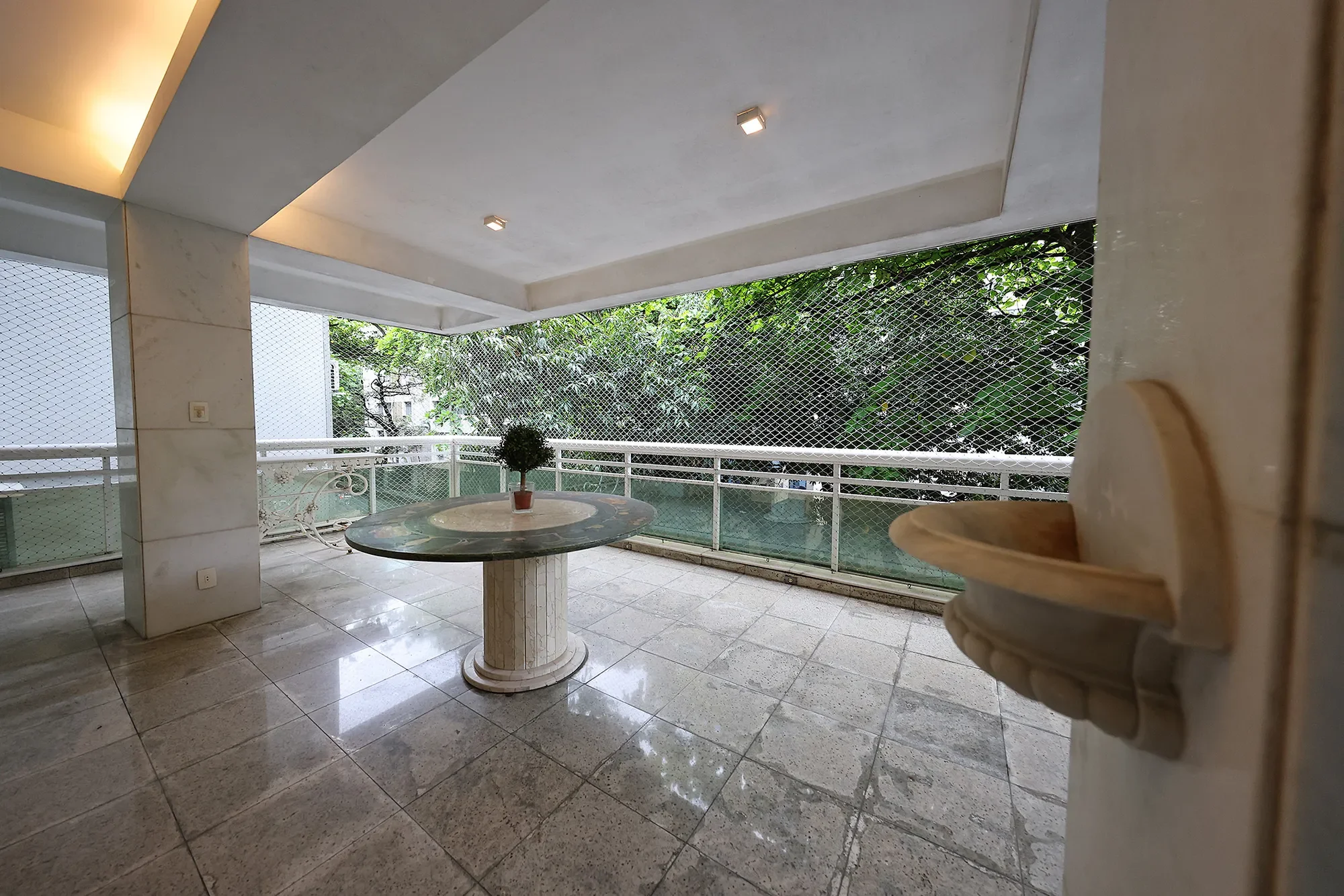 Exterior photo 5