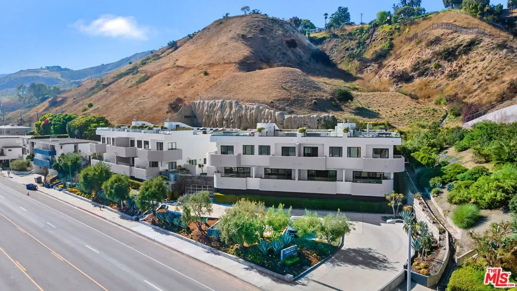 22065 Pacific Coast Highway 7, Malibu, California, United States. - Photo 8