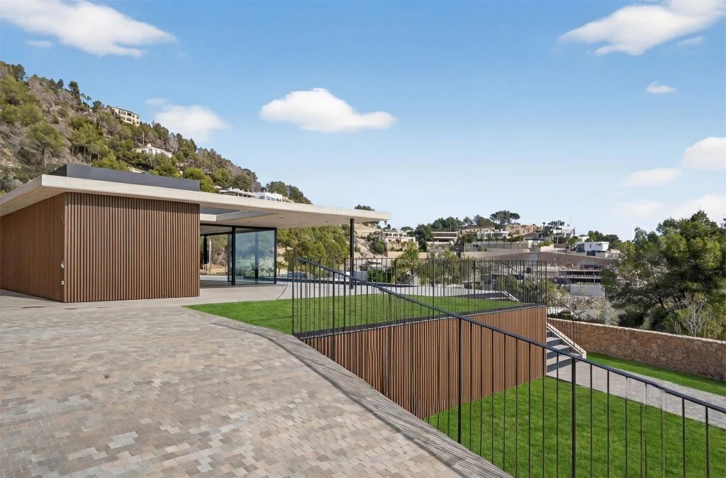 Exterior photo 6