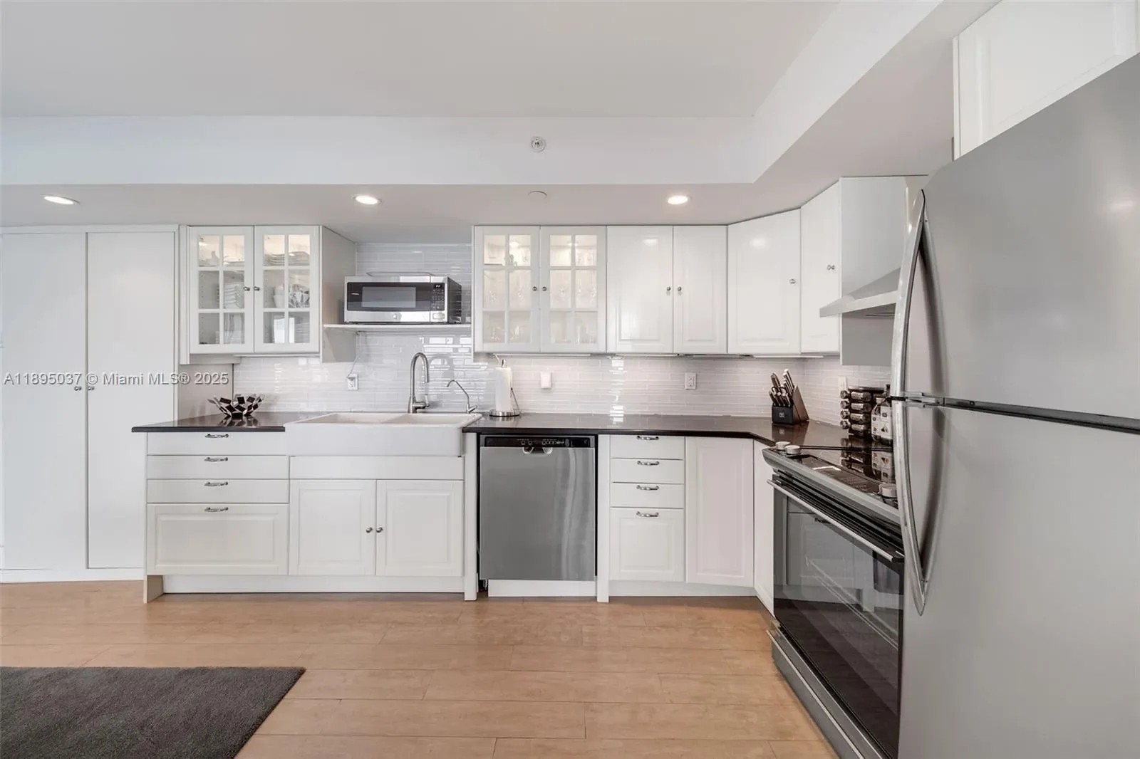 650 West Ave 2107, Miami Beach, Florida, United States. - Photo 12