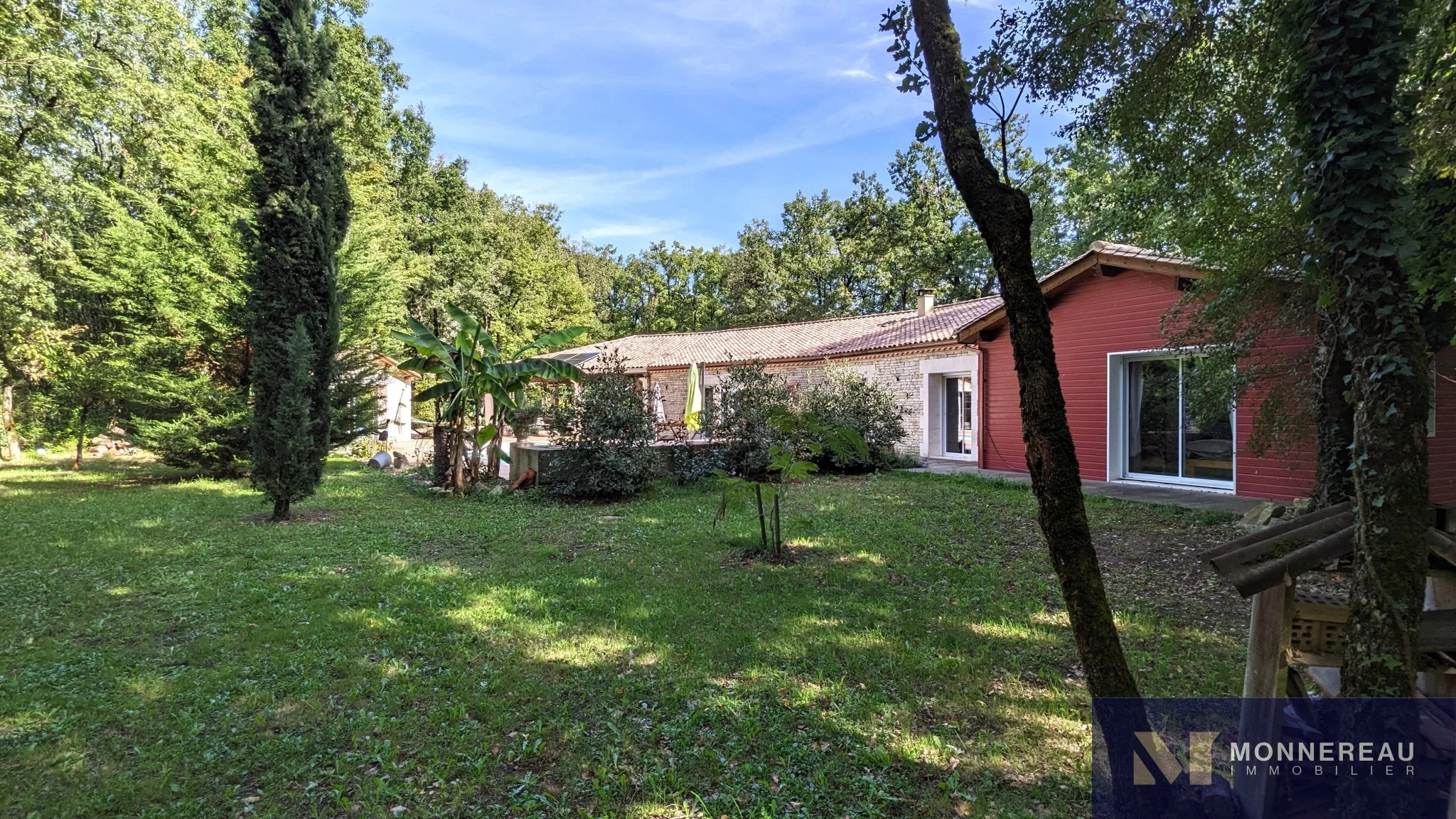 Exterior photo 3